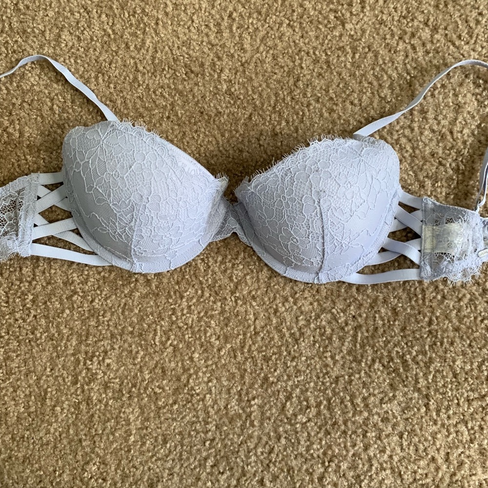 Bras - Picture 3 of 7